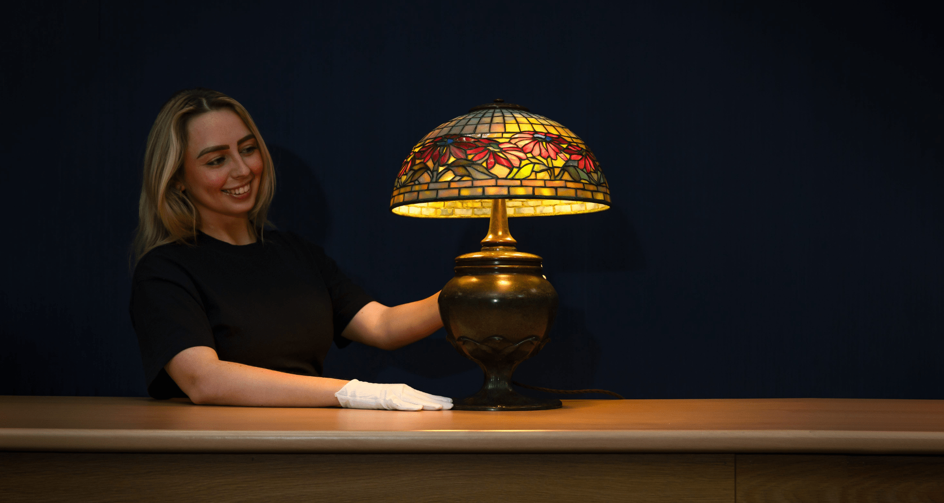 Rare lamp owned by music icon sells for £22k in Glasgow