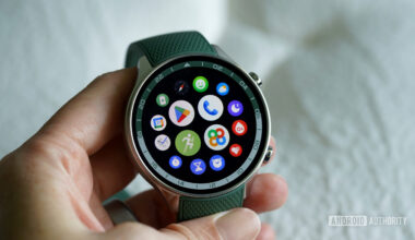 A OnePlus Watch 2R displays its app library.