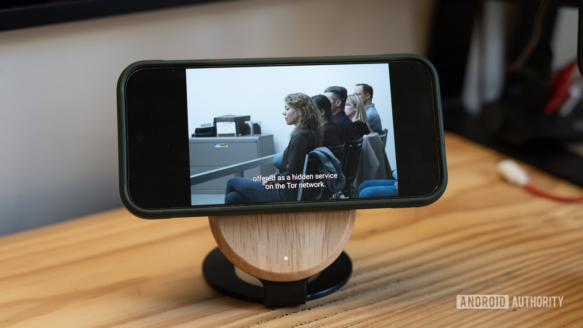 Pixel Magsafe Qi2 desk stand