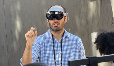 Michael Hicks testing Android XR on Samsung Project Moohan at Google I/O 2025