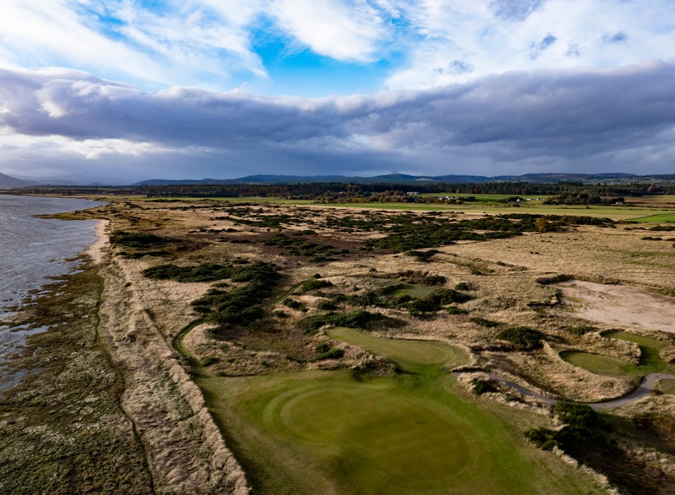 10th par 4 with the newly purchased land and behind it where some new holes the the re development of the Struie Course  will take place at Royal Dornoch, Dornoch, Highland,Scotland.</p>
<p>© MATTHEW HARRIS Golf Collection</p>
<p>Credit: Matthew Harris / Golf Picture Agency