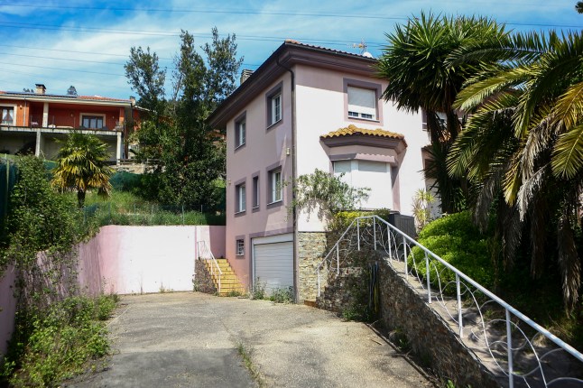 This picture shows the house where a couple held their children captive for more then three years in Fitora-Toleo, a parish of the northern Spanish town of Oviedo, on April 30, 2025. A German couple who had been living cut off from the world and keeping their children sequestered for more than three years was arrested today in Oviedo, northwestern Spain, after the discovery of what the media have dubbed 