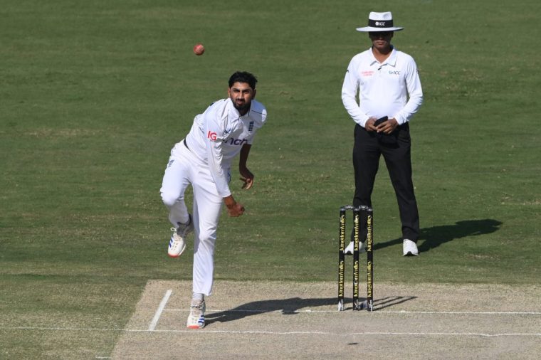 RAWALPINDI, PAKISTAN - OCTOBER 25: England bowler Shoaib Bashir in bowling action during day two of the 3rd Test Match between Pakistan and England at Rawalpindi Cricket Stadium on October 25, 2024 in Rawalpindi, Pakistan. (Photo by Stu Forster/Getty Images)