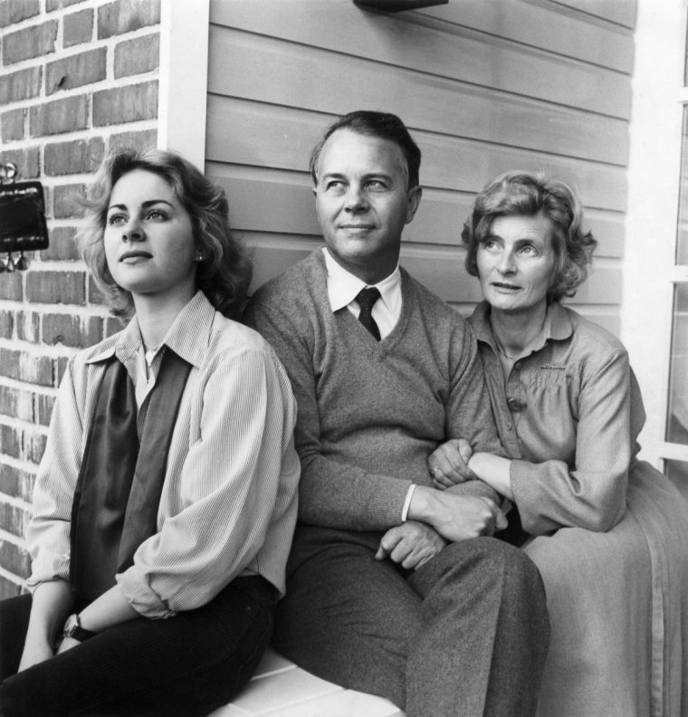 (GERMANY OUT) Albrecht, Ernst - Politician, CDU, Germany - Prime Minister, Lower Saxony - with his wife Heidi-Adele (r.) and their daughter Ursula (later: von der Leyen) - April 1978 (Photo by Mehl/ullstein bild via Getty Images)