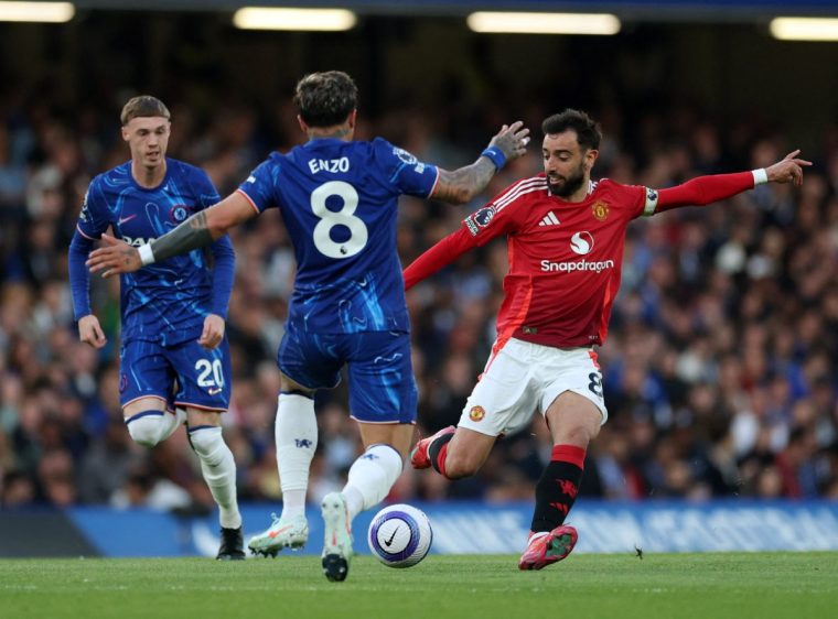 Soccer Football - Premier League - Chelsea v Manchester United - Stamford Bridge, London, Britain - May 16, 2025 Manchester United's Bruno Fernandes in action with Chelsea's Enzo Fernandez Action Images via Reuters/Hannah Mckay EDITORIAL USE ONLY. NO USE WITH UNAUTHORIZED AUDIO, VIDEO, DATA, FIXTURE LISTS, CLUB/LEAGUE LOGOS OR 'LIVE' SERVICES. ONLINE IN-MATCH USE LIMITED TO 120 IMAGES, NO VIDEO EMULATION. NO USE IN BETTING, GAMES OR SINGLE CLUB/LEAGUE/PLAYER PUBLICATIONS. PLEASE CONTACT YOUR ACCOUNT REPRESENTATIVE FOR FURTHER DETAILS..