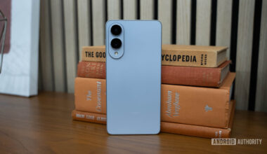 Samsung Galaxy S25 Edge Icyblue Against Books