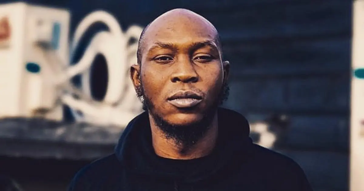 Popular Nigerian singer, Seun Kuti narrowly escapes stray bullet in U.S. hotel room [VIDEO]