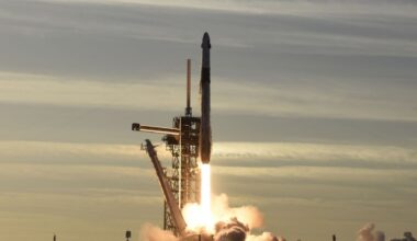 SpaceX launches 28 Internet satellites from Florida