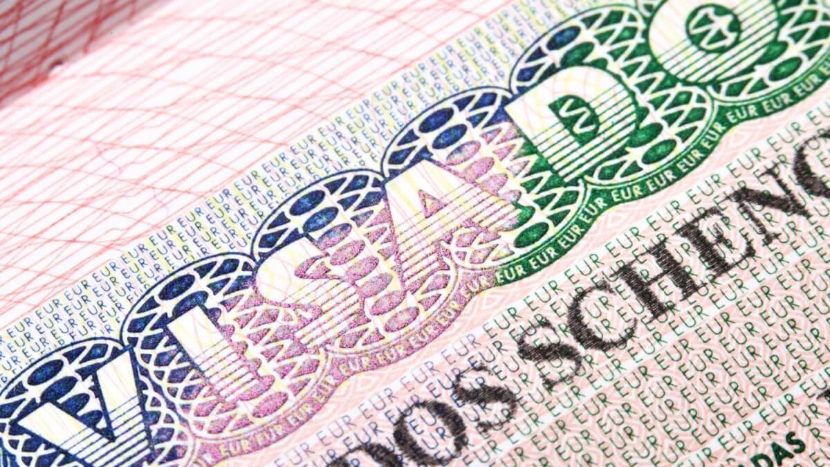 Fake Schengen Visas for France & Spain Sold for Up to €15K, Scheme Exposed in Algeria