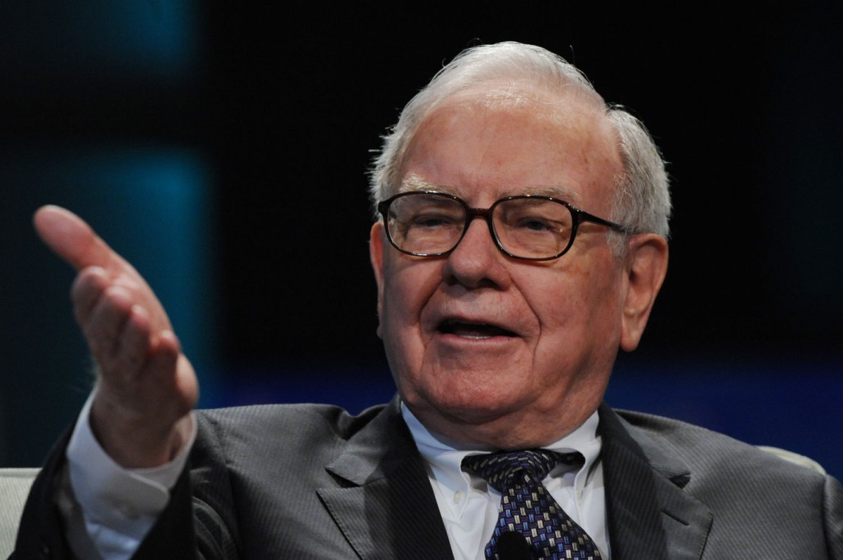 Warren Buffett announces planned exit at Berkshire shareholder meeting