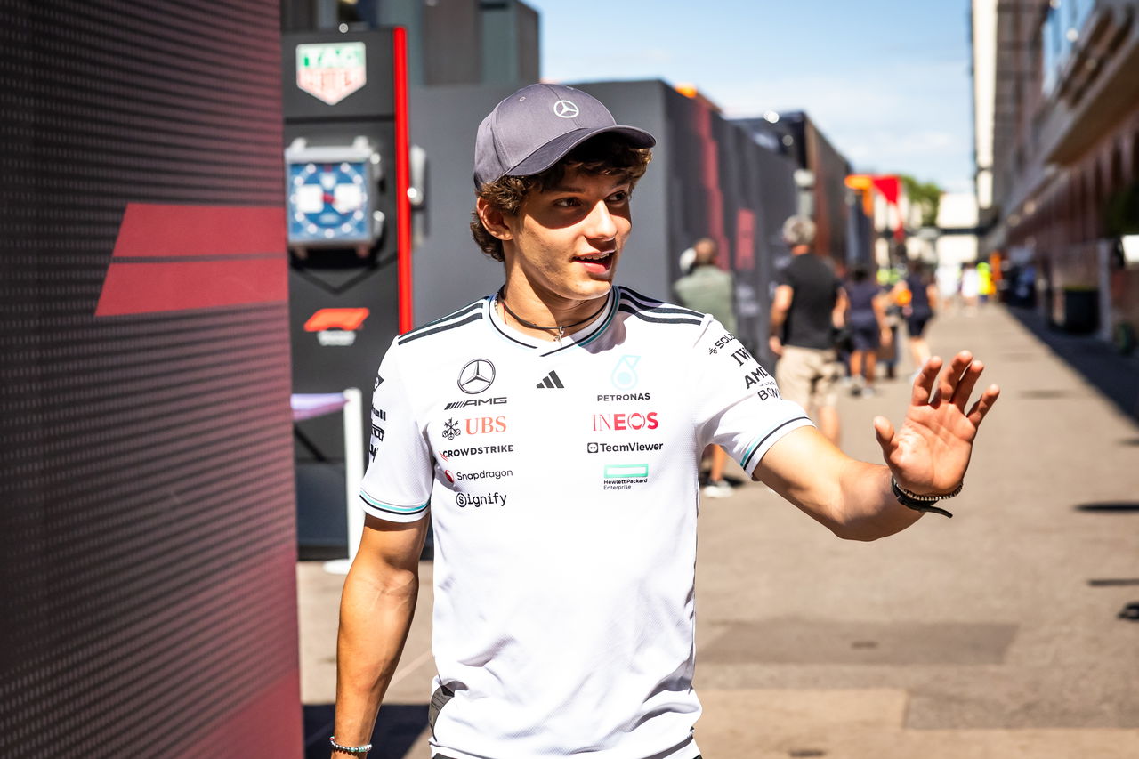 Kimi Antonelli defended despite finger-wagging for inviting his pals to F1 grand prix