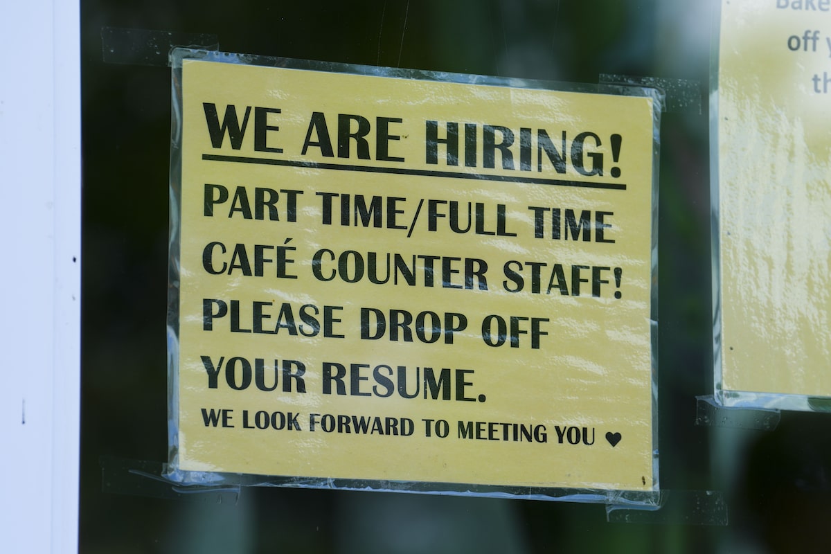 Canadian economic activity contracted in April as employment declined for second straight month