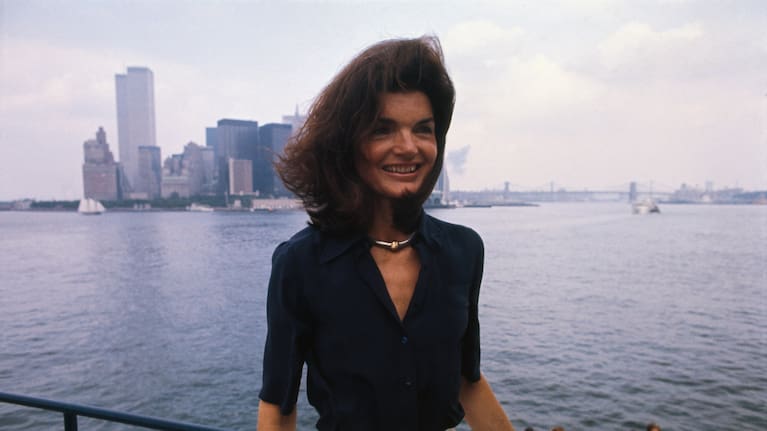 The wealthy acqueline Kennedy Onassis famously stipulated in her will that her sister Lee Radziwill receive nothing. 