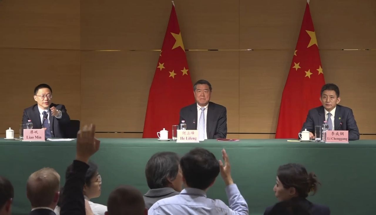 Vice minister of Finance Liao Min, left, gestures toward a journalist at a news conference at the Chinese mission to the World Trade Organization in Geneva, Switzerland, on Sunday, alongside Vice Premier He Lifeng and Li Chenggang, vice minister of commerce.
