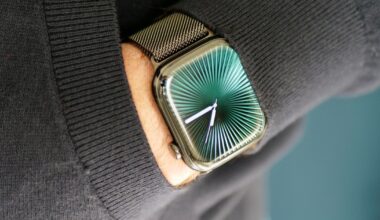 Apple Watch sales are still falling, but the reasons are clear