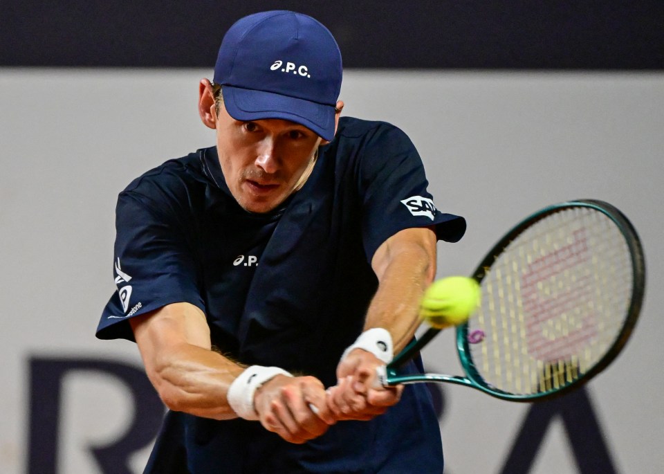 De Minaur had to fight against his opponent and the crowd