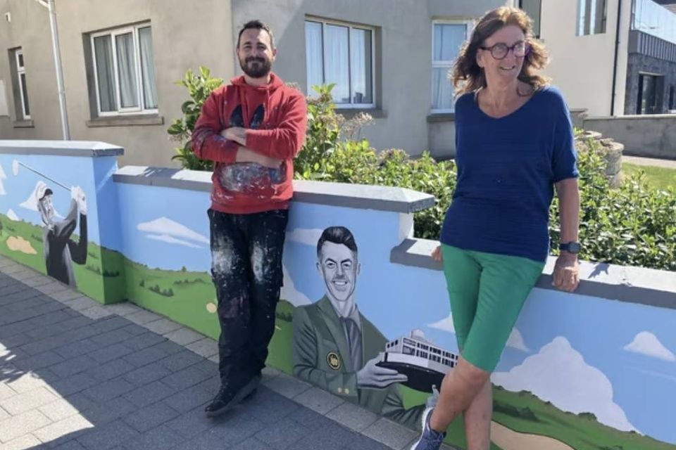 Artist Ian Lowry with B&B owner Maureen Davidson 
