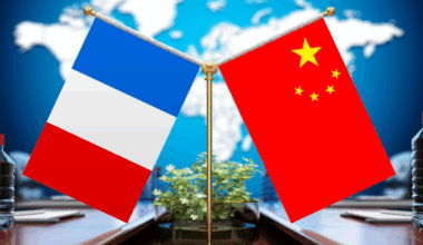 China ready to work with France to safeguard economic, trade environment
