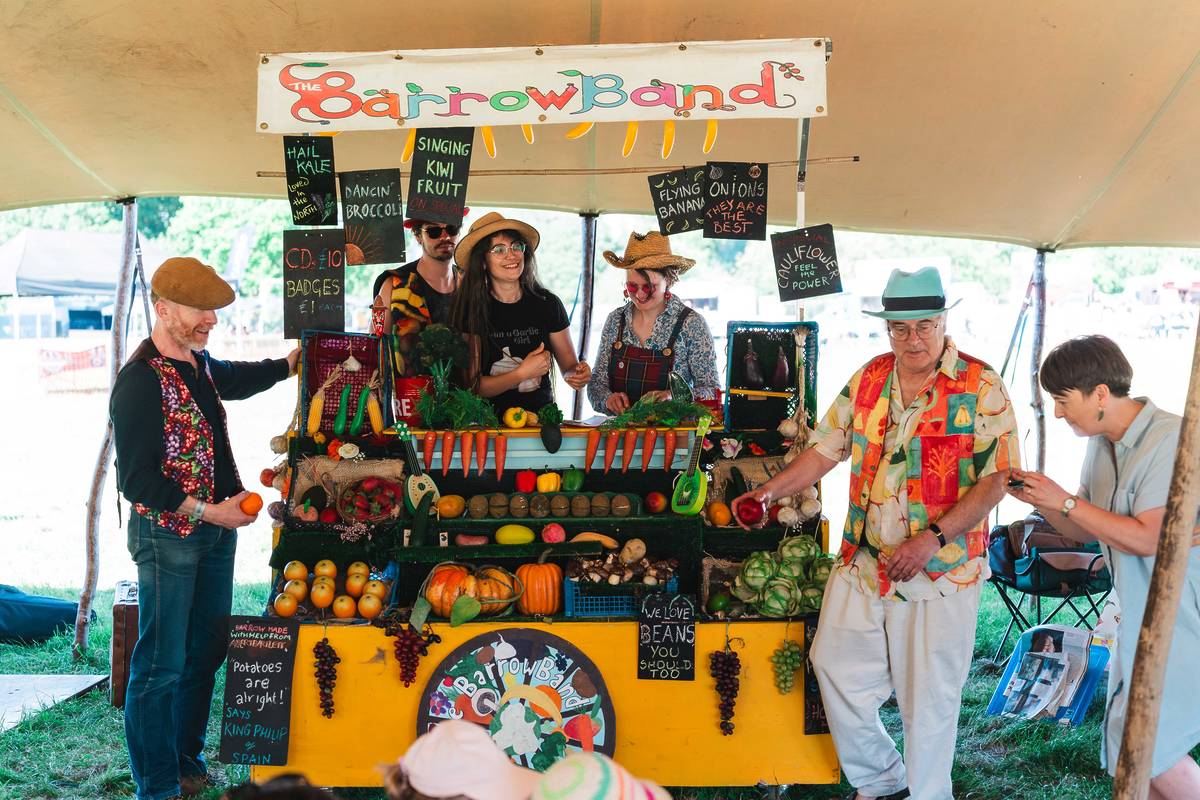 barrow band a veg stall with musicians