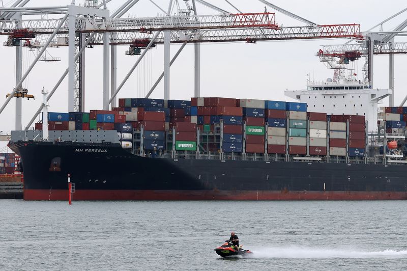 US, UK make headway on trade pact, British official says