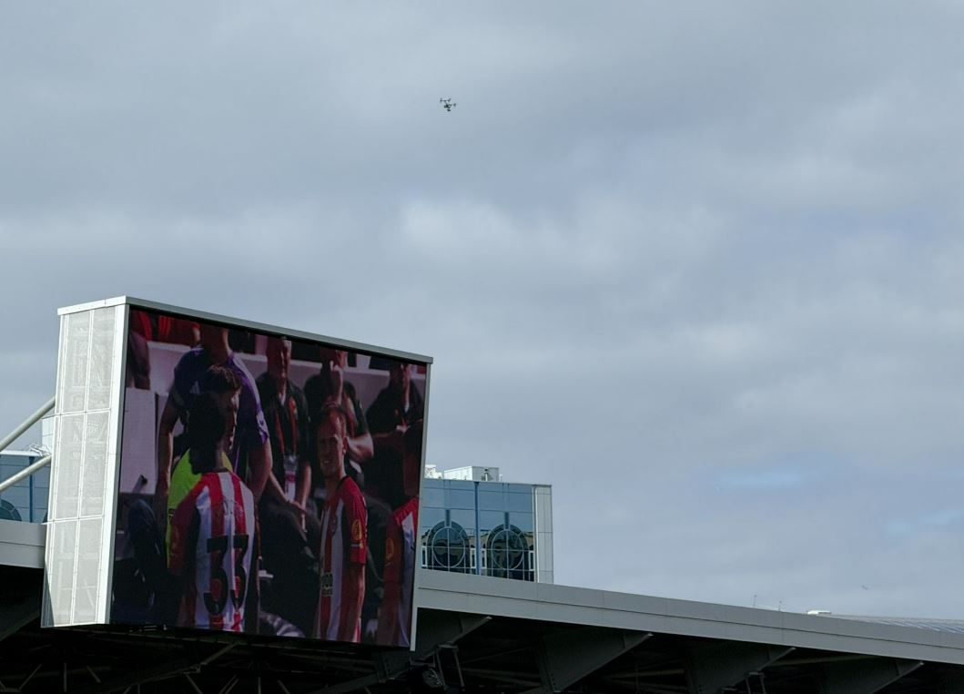 Brentford vs Fulham stopped by unofficial drone flying over the pitch
