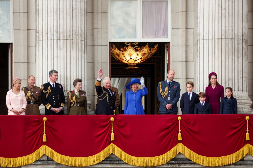 The royal family returns to Buckingham Palace.