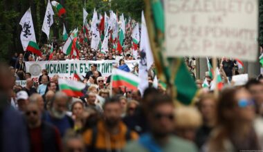 Bulgarian nationalists march against euro currency adoption