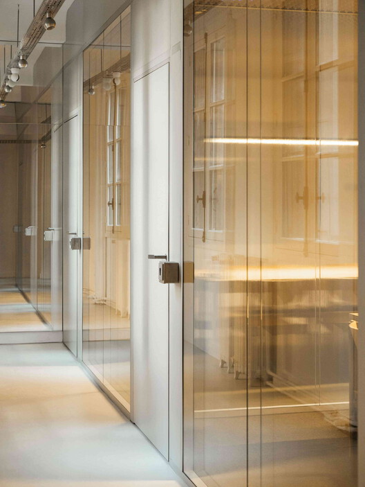 Chez Riot Office Space / ūti architectes - Image 12 of 25