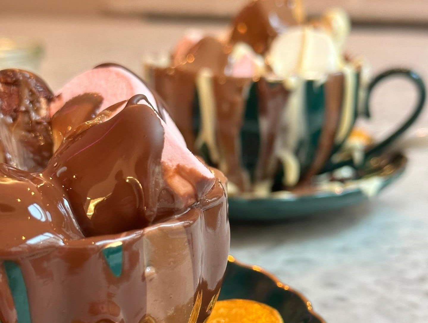 cocoa-cabana-augustus-gloop-hot-chocolate-topped-with-marshmallows-and-chocolate-dripping-down-sides