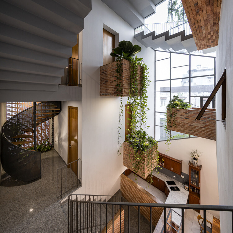 How to Design Residential Urban Terraces: Strategies for Living Well in High Places - Image 9 of 21