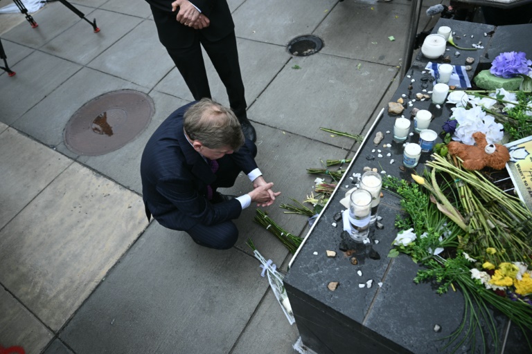 German Foreign Minister Johann Wadephul visits a memorial outside the Capital Jewish Museum (Brendan SMIALOWSKI)