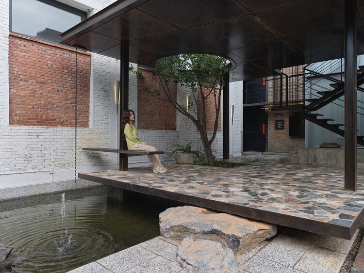 The Wind H Art Center (Phase II&Phase III) / Jin Qiuye Studio - Interior Photography, Concrete, Courtyard