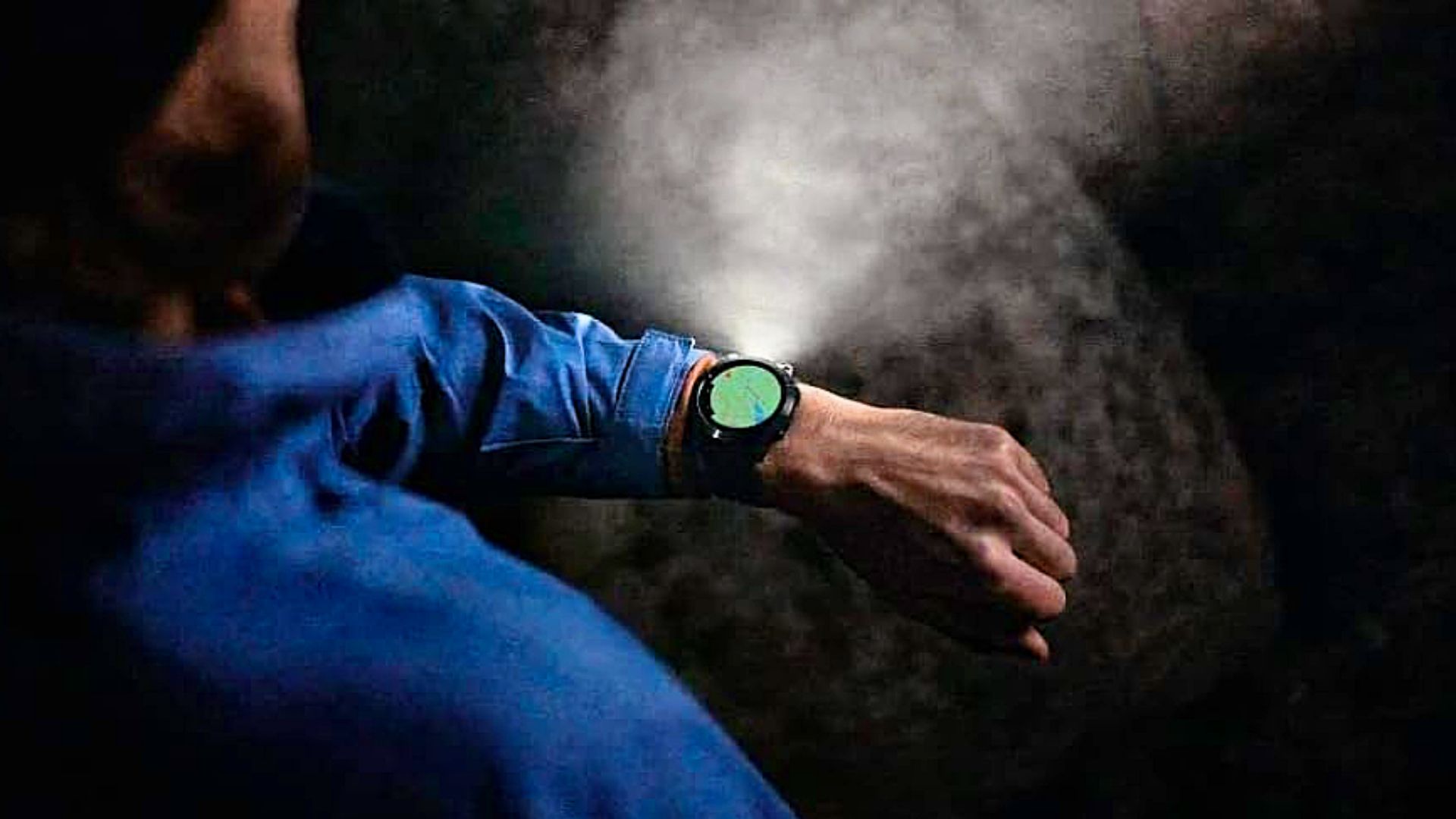 The Garmin fēnix 7 Pro Sapphire Solar's flashlight.
