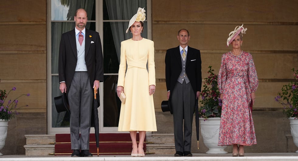 london, england may 20: prince william, prince of wales, catherine, princess of wales, prince edward, duke of edinburgh and sophie, duchess of edinburgh stand at the top of the garden steps before the start of a royal garden party at buckingham palace on may 20, 2025 in london, england. (photo by aaron chown wpa pool / getty images)