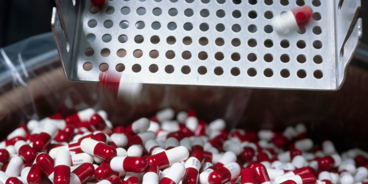 how much money did Tylenol lose in the 1982 scandal?