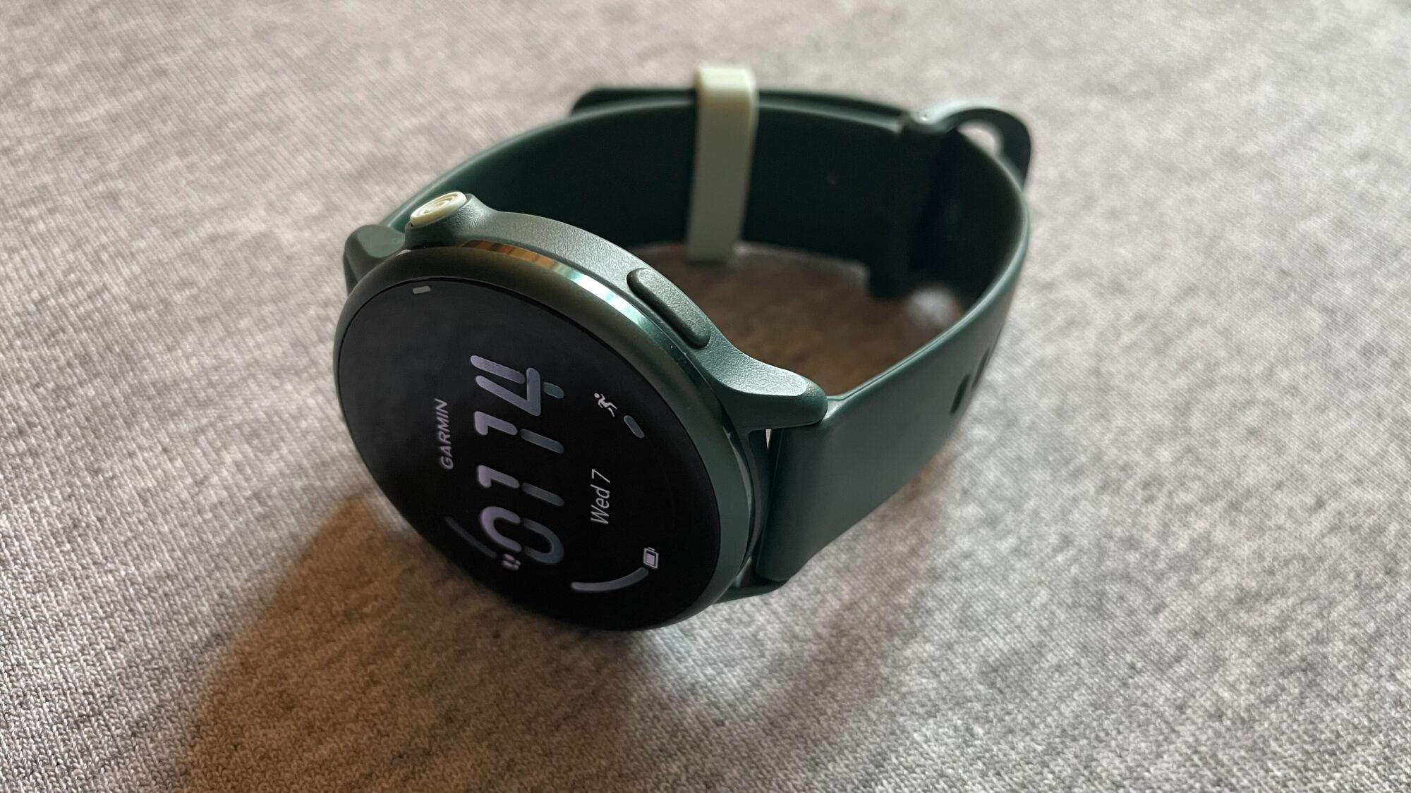 Vivoactive 6 from the side