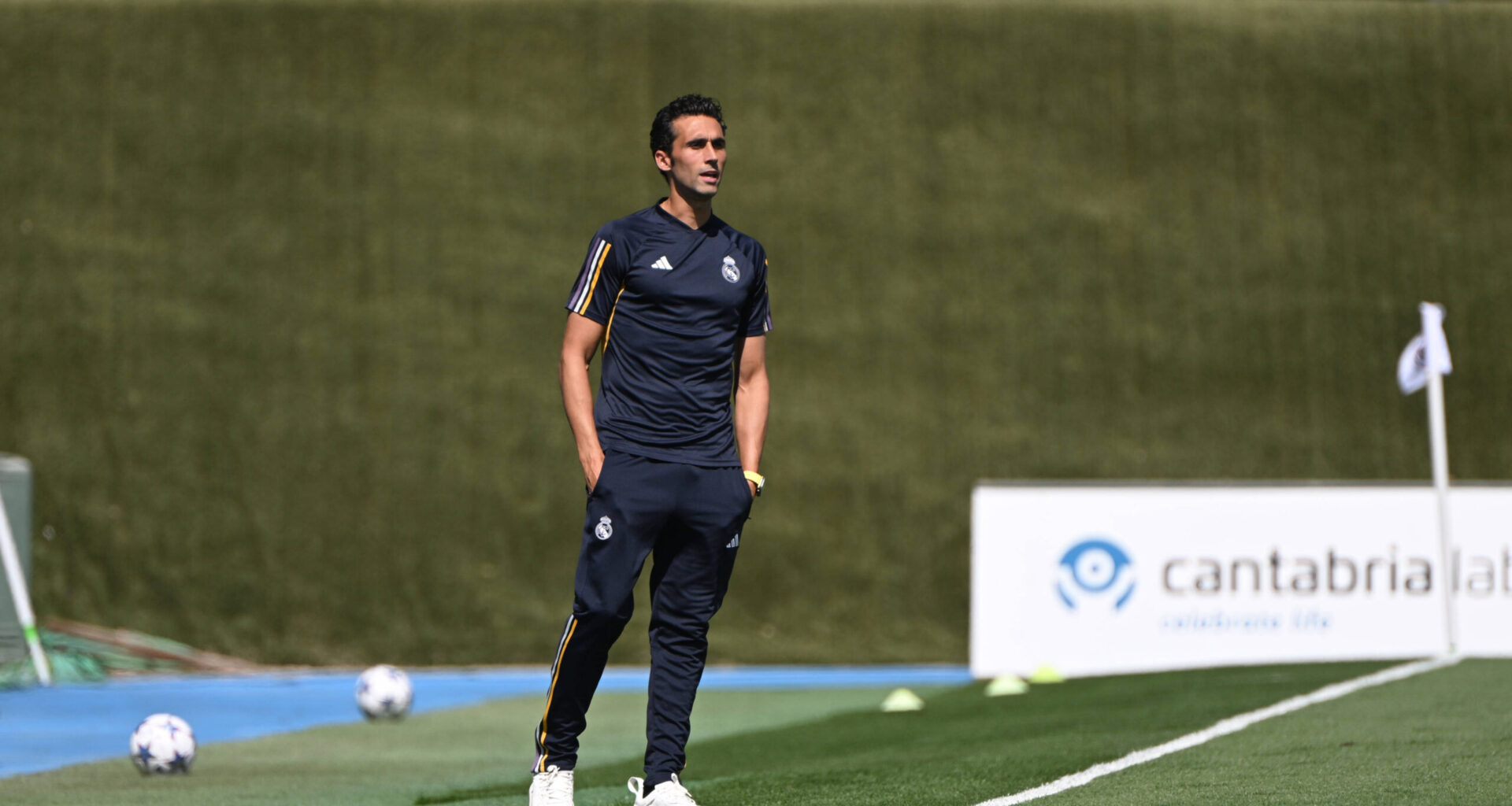 Former Liverpool Star Interviewed as Potential Replacement for Xabi Alonso at Bayer Leverkusen