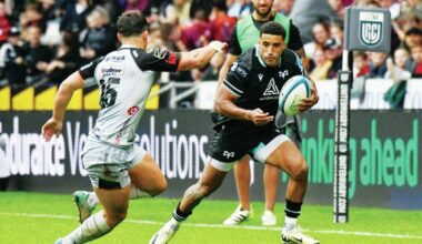 Jones backs Giles for spot on Wales tour