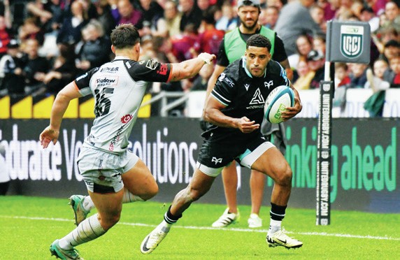 Jones backs Giles for spot on Wales tour