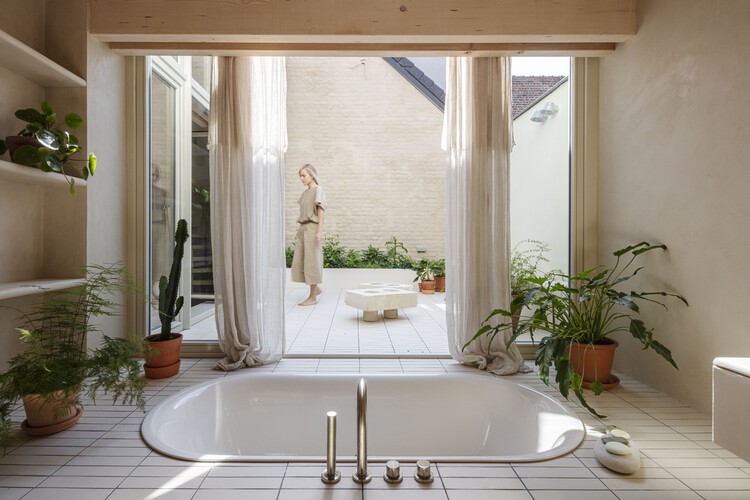 Karper Building Renovation / hé! architectuur + buro kiss + EA+ - Interior Photography, Bathroom, Bathtub