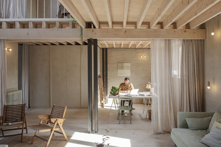 Karper Building Renovation / hé! architectuur + buro kiss + EA+ - Interior Photography, Wood, Chair, Lighting