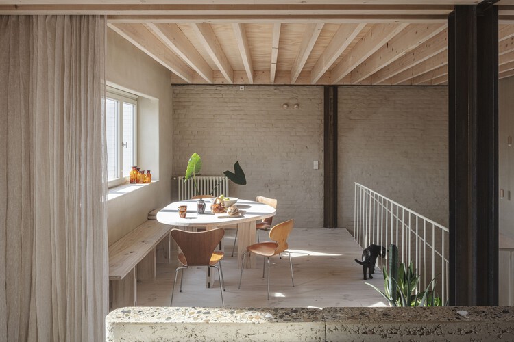 Karper Building Renovation / hé! architectuur + buro kiss + EA+ - Interior Photography, Wood, Chair