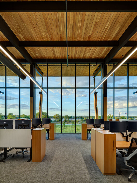 Kreg Tool Corporate Headquarters / Neumann Monson Architects - Interior Photography, Kitchen, Beam