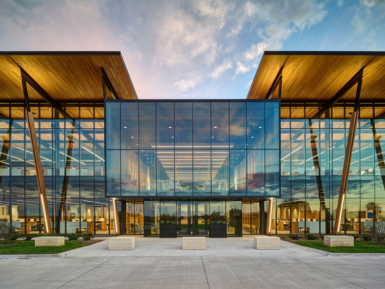 Kreg Tool Corporate Headquarters / Neumann Monson Architects - Exterior Photography