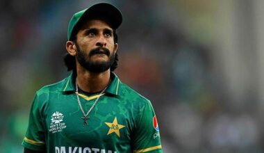 Hasan Ali's mother robbed of over Rs200,000 cash in Gujranwala