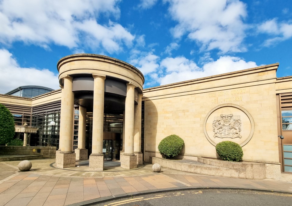 Glasgow High Court of Justiciary entrance.