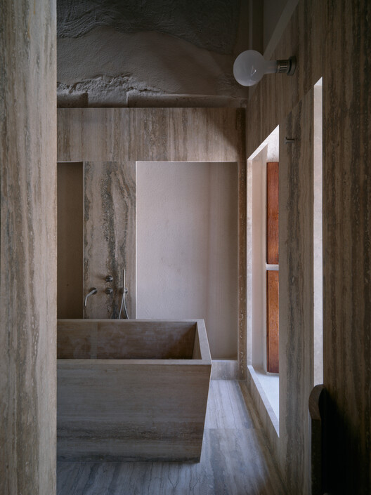 Murad Boutique Hotel / Studio Anne Holtrop - Interior Photography, Wood, Concrete, Bathtub