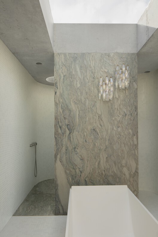 New Castle / Anthony St John Parsons - Interior Photography, Bathroom, Concrete