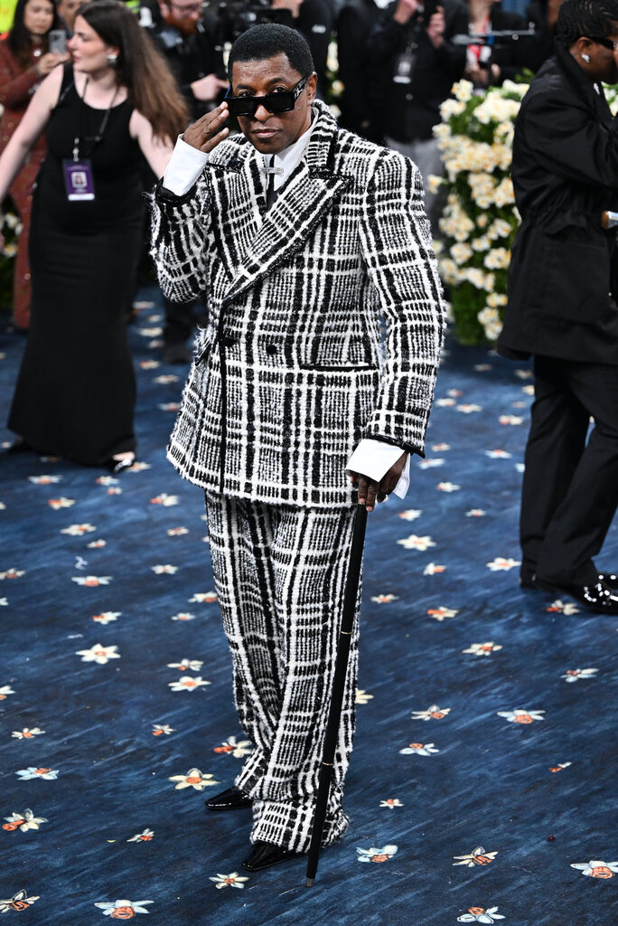 Babyface is wearing a black and white plaid suit.