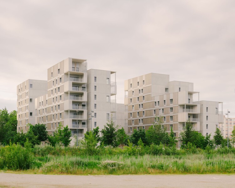Parilly 116 Housing Units / Tectoniques + BBC & associés - Image 1 of 21